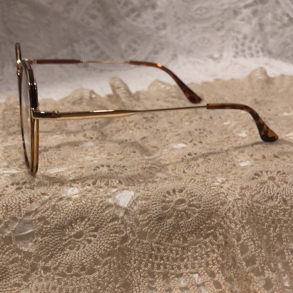 🦋Tortoise Shell Fashion Glasses - Picture 2 of 5